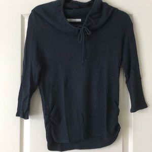 Dark blue/gray thermal style top